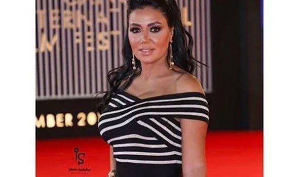 اكتشفي سعر فستان رانيا يوسف في أحدث ظهور لها