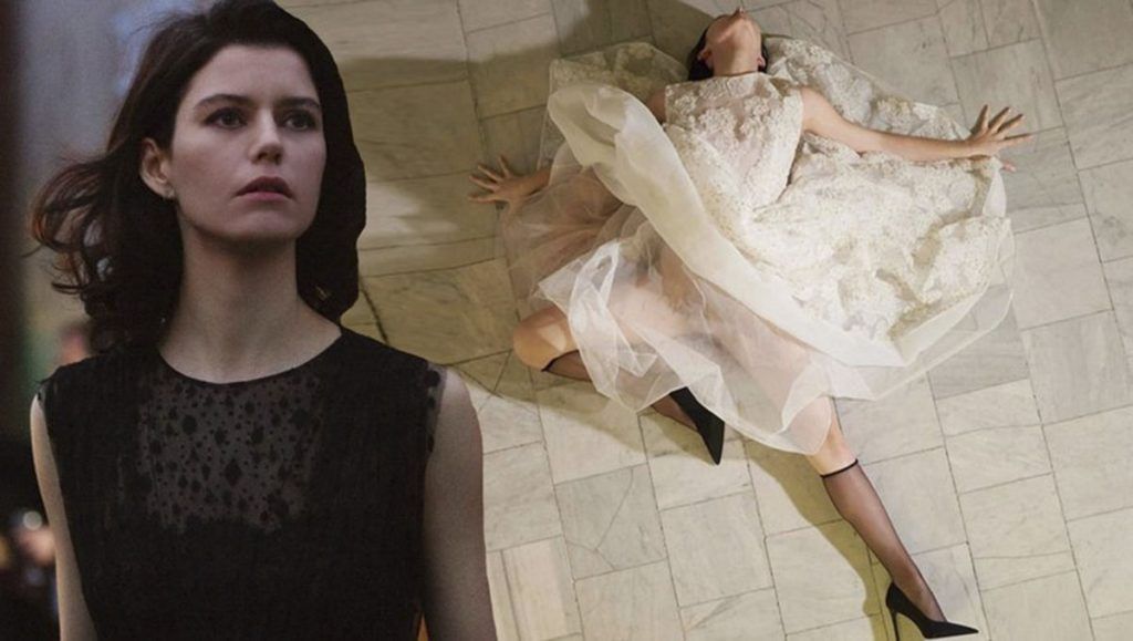 بيرين سات عارية بدون ملابس داخلية؟.. وانتقادات لاذعة