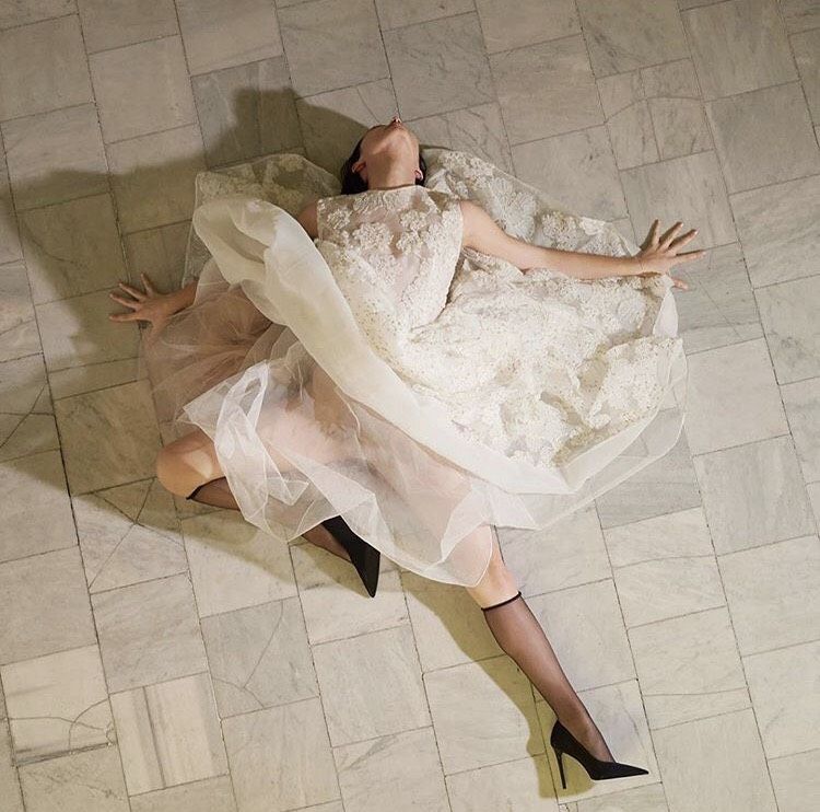 بيرين سات عارية بدون ملابس داخلية؟.. وانتقادات لاذعة