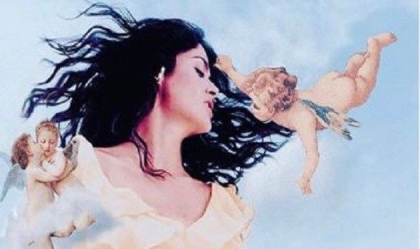 سلمى حايك تحتفل بوصول متابعيها لـ 13 مليون بصورة ملائكية