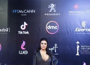 "لا تريد ارتداء باروكة".. رانيا يوسف: شعري باظ وبيقع