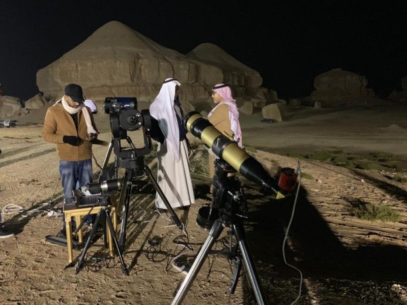 بالصور | آلاف يشهدون الكسوف الحلقي عند جبل الأربع شرق الأحساء
