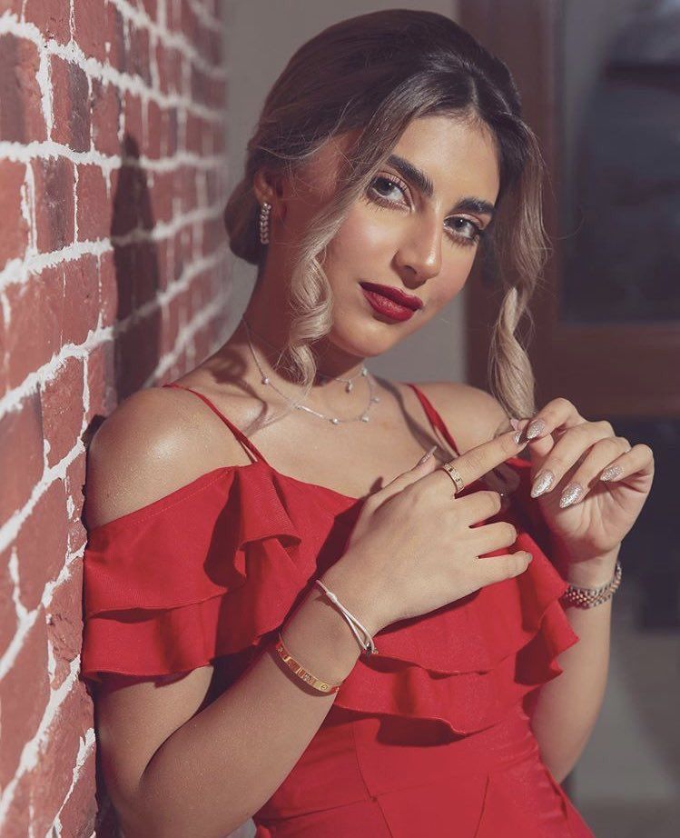 السعودية شوق محمد تدافع عن التحرش في موسم الرياض، الفتاة السعودية تعشق التحرش وتذهب ليتحرش بها ..وتنشر هذه الفيديوهات الفاضحة "شاهد"