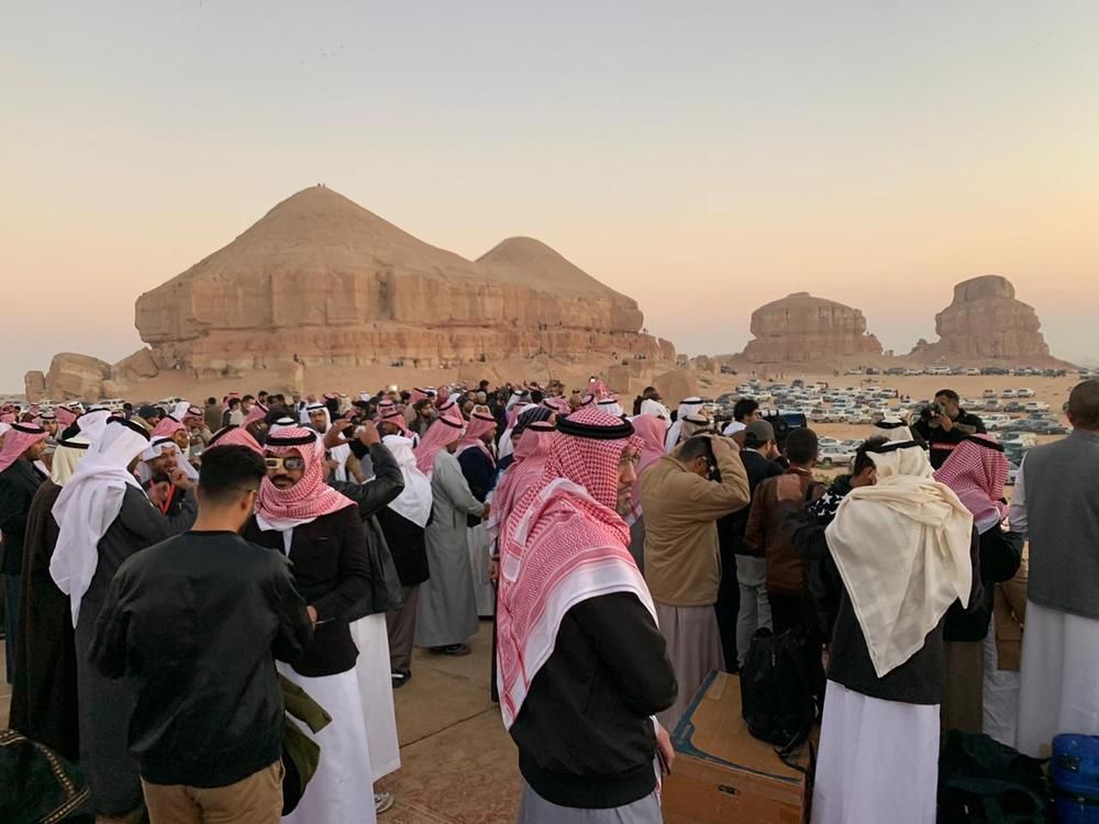 بالصور | آلاف يشهدون الكسوف الحلقي عند جبل الأربع شرق الأحساء