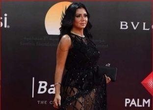 فيديو.. بفستان جريء.. رانيا يوسف ترقص مع زوجة مصطفى فهمي