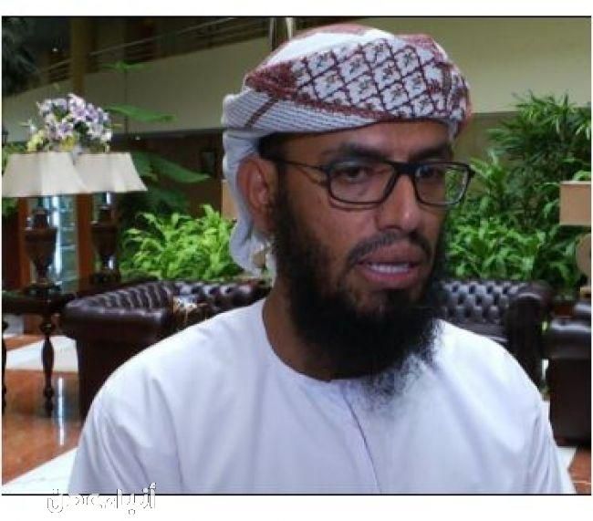 شاهد بالفيديو والصور...الشيخ هاني بن بريك يبدي اعجابه الشديد بشابة اوربية في غاية الفتنة والجمال لأنها رقصت على المزمار والدان الحضرمي ( صورة + فيديو ) 