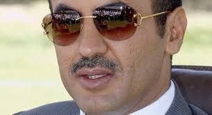 شاهد الصورة التي صعقت كل عائلة عفاش كلها وجعلت العميد طارق عفاش لا يصدق مايراه..شاهد ماحدث للسفير احمد علي عبدالله صالح وابكى الجميع ( صورة صادمة )