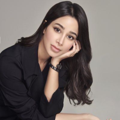 تسريب صورة محرجة لها مع شاب في الشاطئ وتتغزل فيه ... الفنانة السعودية أسيل عمران تثير الجدل