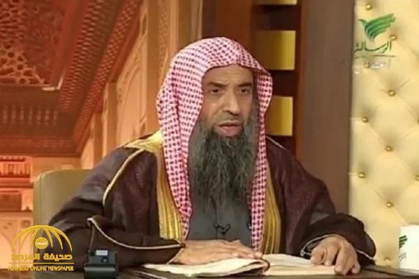 هل يجوز دخول دورة المياه بجوال فية القرآن الكريم..شاهد كيف رد داعية سعودي على هذا السؤال