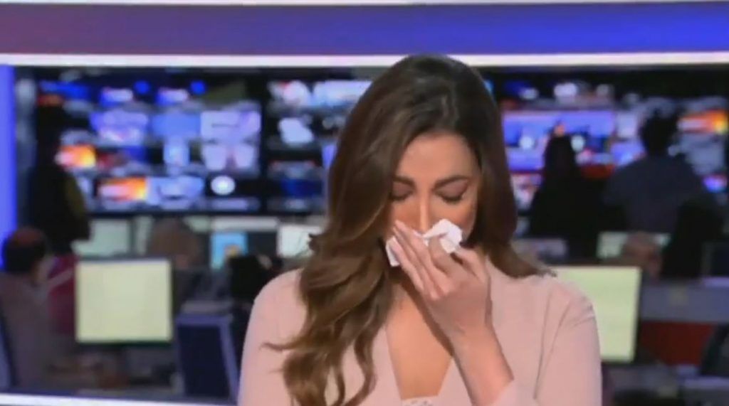 شاهد.. مذيعة قناة الحدث تبكي بعد خبر وفاة نجوى قاسم