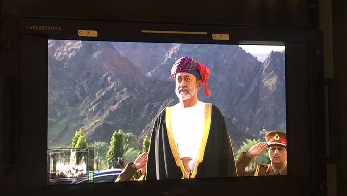 تشير السيرة الذاتية للسلطان هيثم بن طارق إلى أنه من مواليد العام 1954