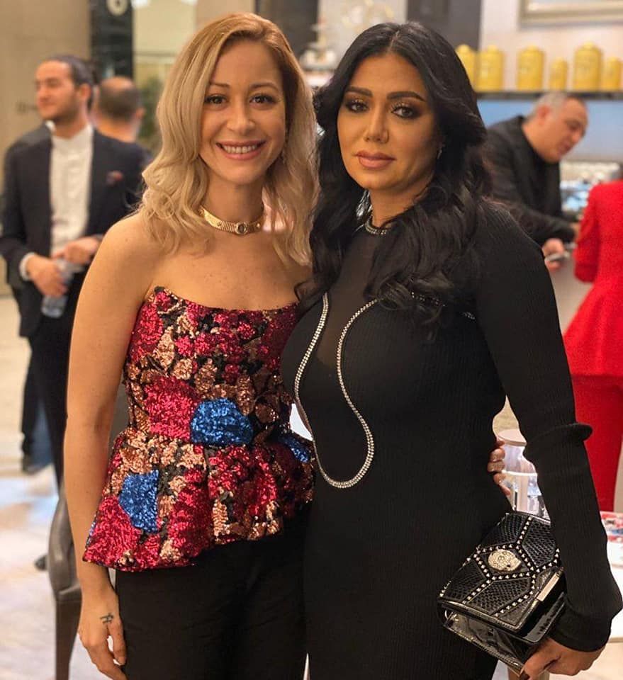 شاهدوا.. رانيا يوسف بفستان قصير من دولة الإمارات