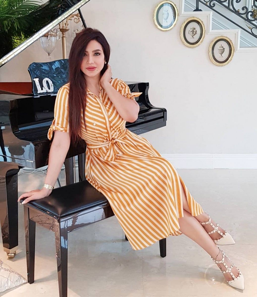 شاهد «15» صورة تبرز مفاتنها وأنوثتها الصاخبة .. الإعلامية السعودية ومذيعة قناة MBC "لجين عمران" تخطف الانظار وتسلب عقول الشباب