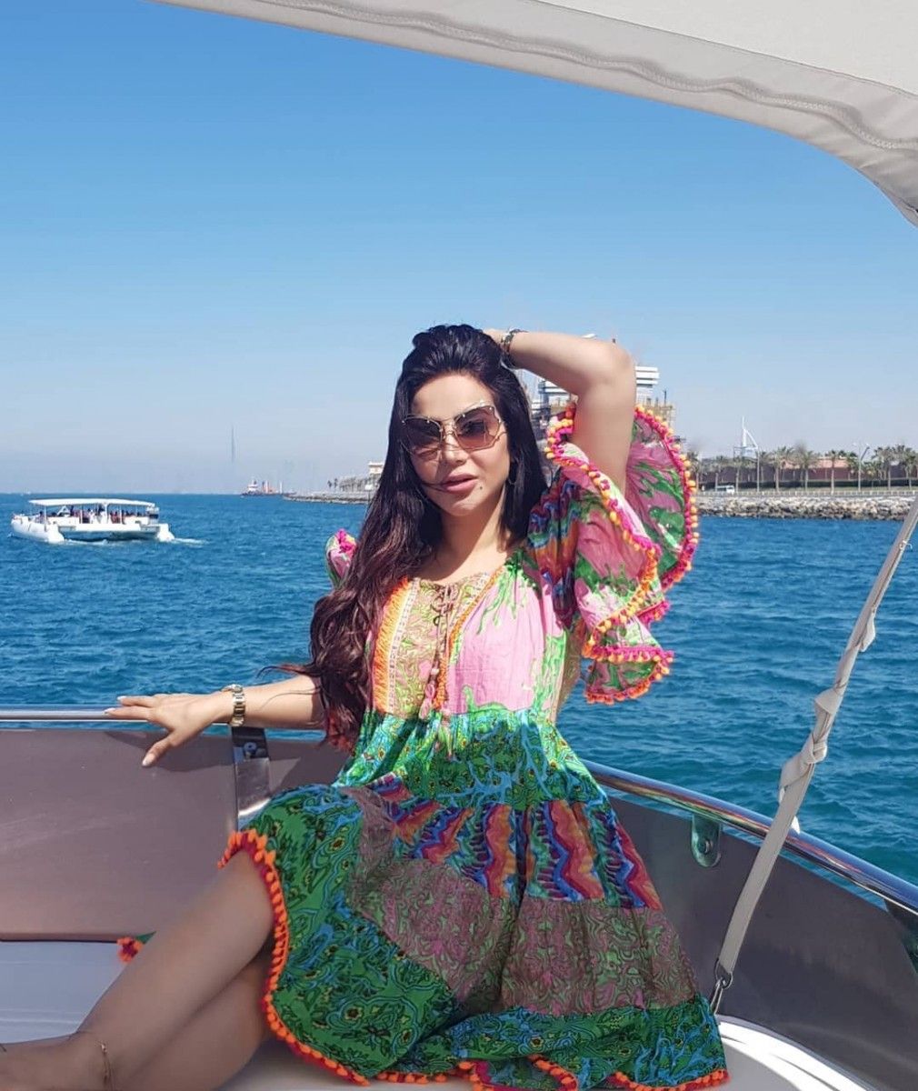 شاهد «15» صورة تبرز مفاتنها وأنوثتها الصاخبة .. الإعلامية السعودية ومذيعة قناة MBC "لجين عمران" تخطف الانظار وتسلب عقول الشباب