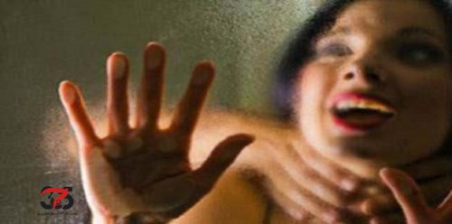 شاهد .. 3شبان يتناوبون على_اغتصاب فتاة سعودية داخل استراحة .. و‘‘بث مباشر’’ يشعل ضجة عارمة (فيديو)