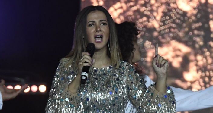 دنيا سمير غانم تنهار بالبكاء في أول ظهور لها منذ وفاة والديها... فيديو
