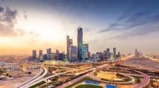 لقطات لنفس الأماكن في تبوك مع فارق قرن من الزمن