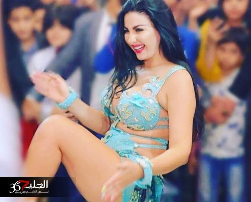 فضيحة صافينار في حفلتها الأخيرة.. شاهدت فتاة مراهقة ترقص بين الجمهور بطريقة ساخنة فهجمت عليها ولم تستطع تمالك نفسها وهي تشاهد صدرها يهتز بطريقة مثيرة فحدث مالم يكن بالحسبان