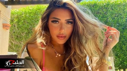 القشطة سارة سلامة تفاجئ متابعيها بإطلالتها الفاضحة بالمايوه العريان