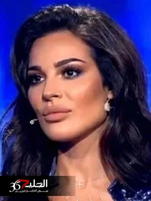 شاهد .. الصاروخ نادين نجيم على السرير دون ملابس وتكشف عن خلفيتها بفيديو فاضح