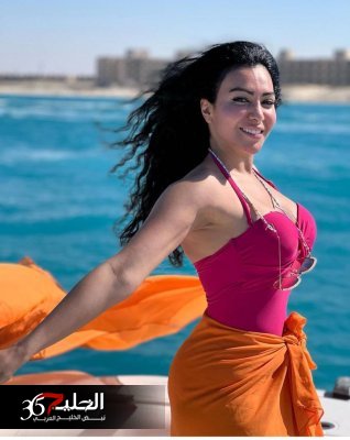 شاهد: ميرهان حسين تشعل غرائز الرجال بمايوه لا يخطر علي بال احد