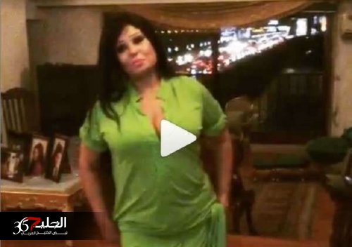 موقف محرج .. سقوط فستان فيفي عبده اثناء رقصها وانكشاف صدرها .. شاهد قبل الحذف