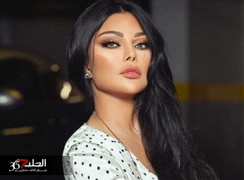 فتحت ساقيها وكشفت المستور .. الصاروخ هيفاء وهبي بأوقح إطلالة وهي شبه عارية وبوضع جنسي في السيارة