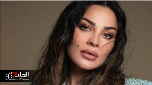 اتفرج.. لحظات تمزق فستان نادين نجيم أمام الجمهور وظهور جسدها!!