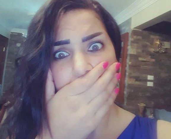 مسكت الخيار بيدها ووضعته بهذه المنطقه بكل وقاحة .. شاهد ماذا تفعل به وأين وضعته بدون خجل!