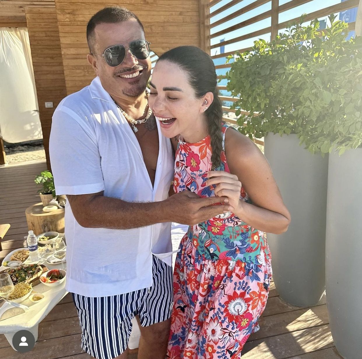 قُبلة عمرو دياب وداليدا خليل تشعل إنستجرام.. والجمهور: "فترة ويتركك"