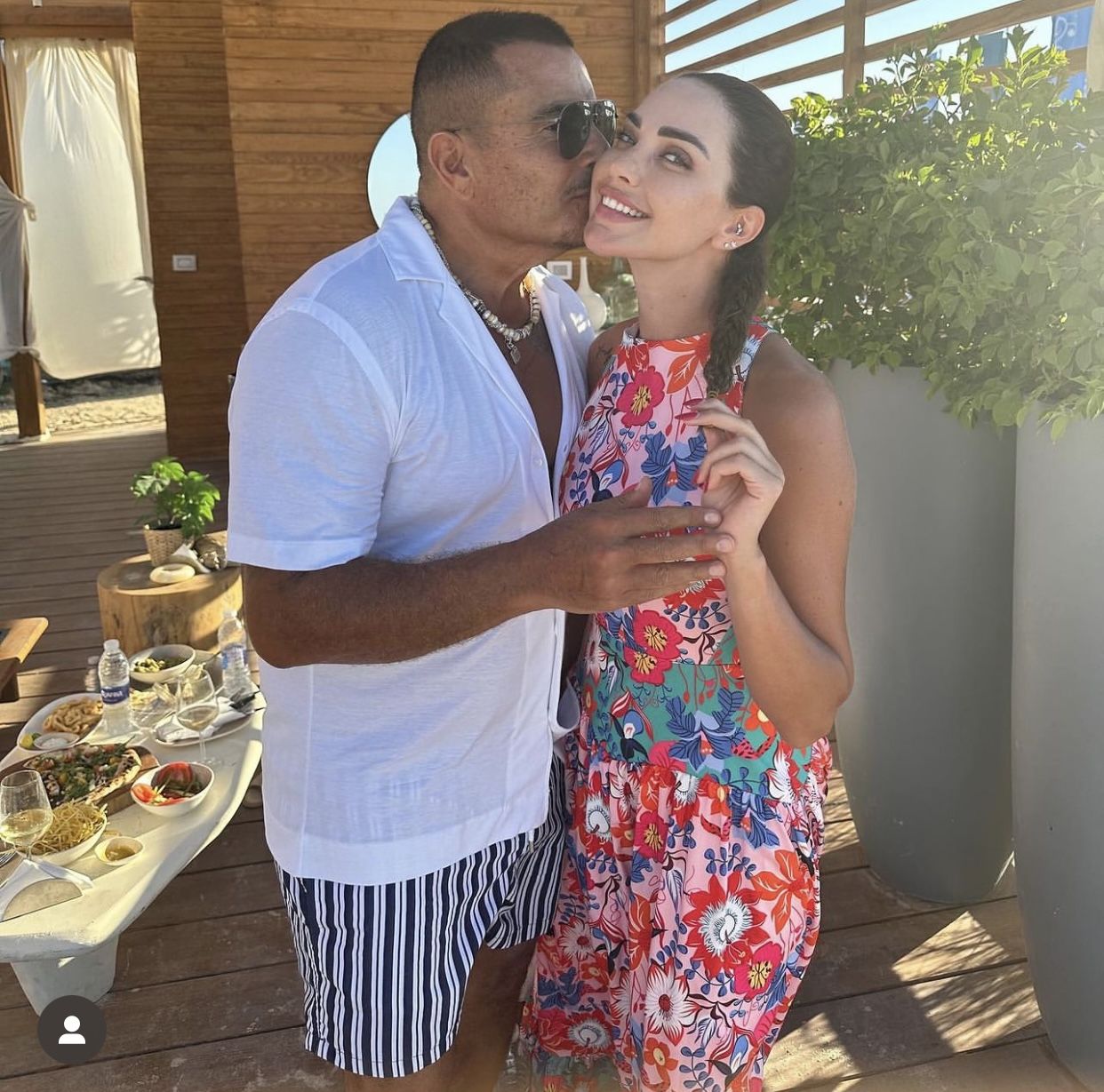 قُبلة عمرو دياب وداليدا خليل تشعل إنستجرام.. والجمهور: "فترة ويتركك"