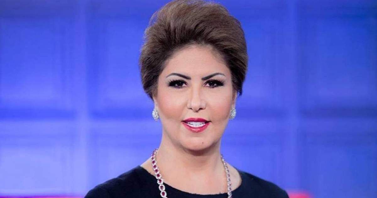 معجب سعودي يعرض الزواج على فجر السعيد في مطار الكويت.. بالفيديو