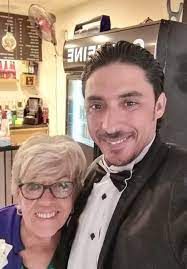 عجوز بريطانيا تكشف سر ندمها من زوجها بشاب مصري يصغرها بـ 40 عام