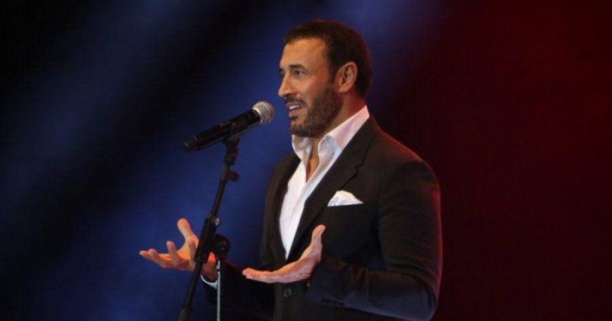 طفل يفاجئ كاظم الساهر ويقتحم حفله.. وهذا ما حصل