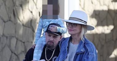 العائلة أهم.. كاميرون دياز مع ابنتها وزوجها مع بداية 2024