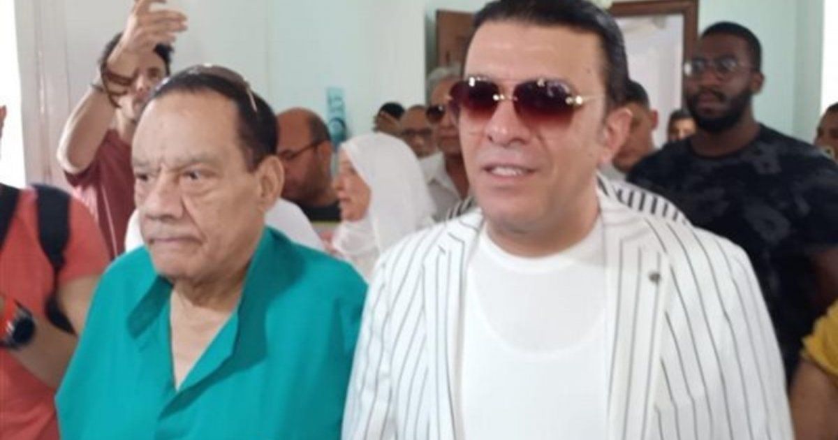 أول تعليق من حلمي بكر بعد تصريحات مصطفى كامل ضد زوجته : "عيب اللي بيحصل ده ومينفعش"