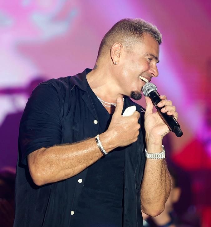 عمرو دياب يحيى حفل رأس السنة فى دبى ويغنى وسط جمهوره