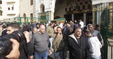 وصول جثمان الإعلامية كريمان حمزة إلى مسجد السيدة نفيسة