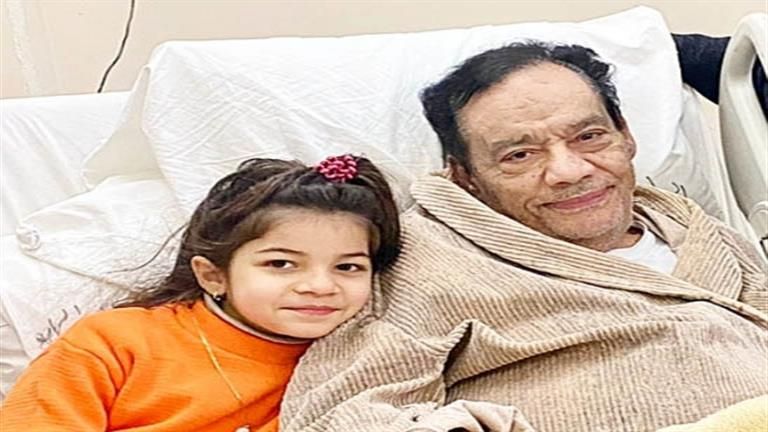 مش بيتحرك.. زوجة حلمي بكر تكشف تطورات جديدة عن حالته الصحية.. فيديو