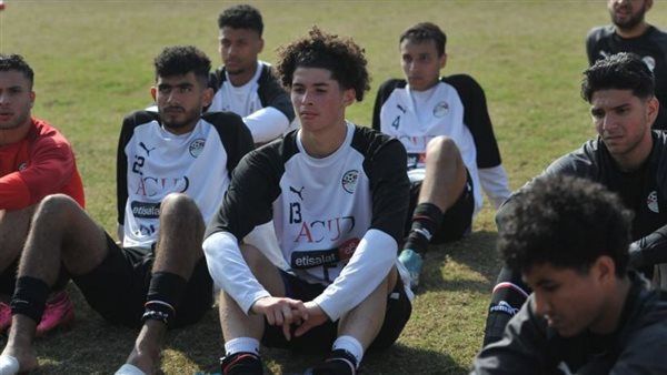 منتخب الشباب يخوض مرانه باستاد القاهرة .. وتقسيمة بين اللاعبين