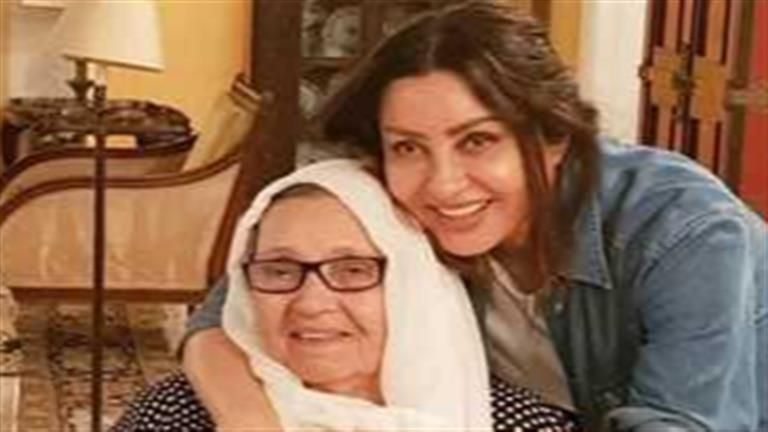 نقابة الموسيقيين تنعى والدة لطيفة وتكشف موعد ومكان تشييع جثمانها