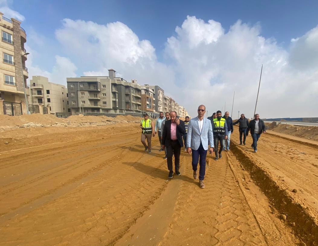 جهاز مدينة القاهرة الجديدة يزيل مخالفات بناء فى مهدها بعدة مناطق