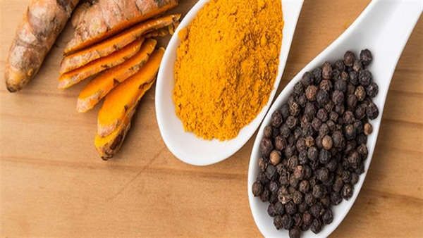 مركب سحري عجيب.. هذا ما يحدث عند خلط الفلفل الأسود مع الكركم وتناولهما بهذه الطريقة!