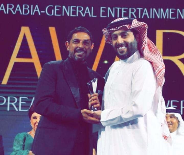 بالفيديو: الموسيقار المصري هاني فرحات يحصل على الجنسية السعودية