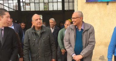 وزير قطاع الأعمال يتفقد أعمال تنفيذ مشروع تطوير شركة الحرير الصناعى