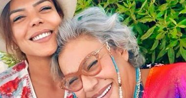 ناهد السباعى تودع العام بصور مع والدتها الراحلة ورسالة مؤثرة