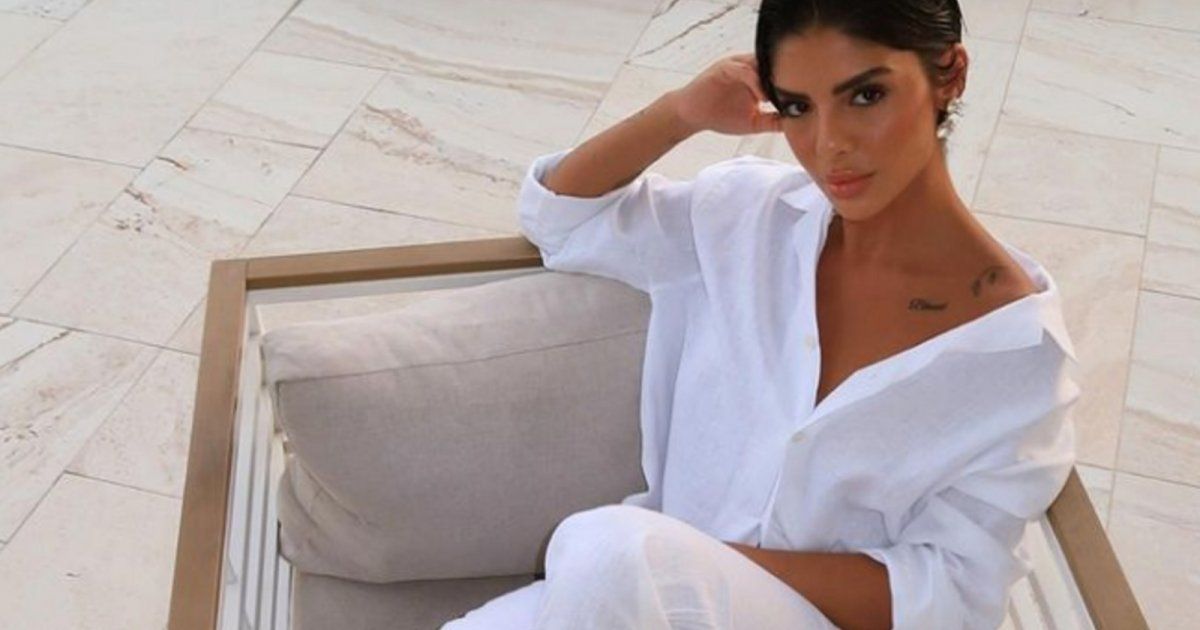 بالصور- من شوارع موسكو الباردة..أصالة كامل تبهر الجمهور بلوك شتوي مميز