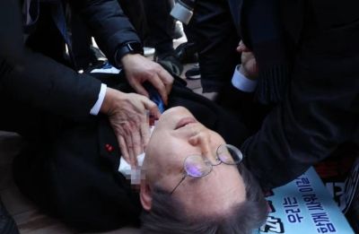 تراند اليوم : طلب منه التوقيع.. كشف تفاصيل طعن زعيم المعارضة الكوري الجنوبي على يد رجل ستيني