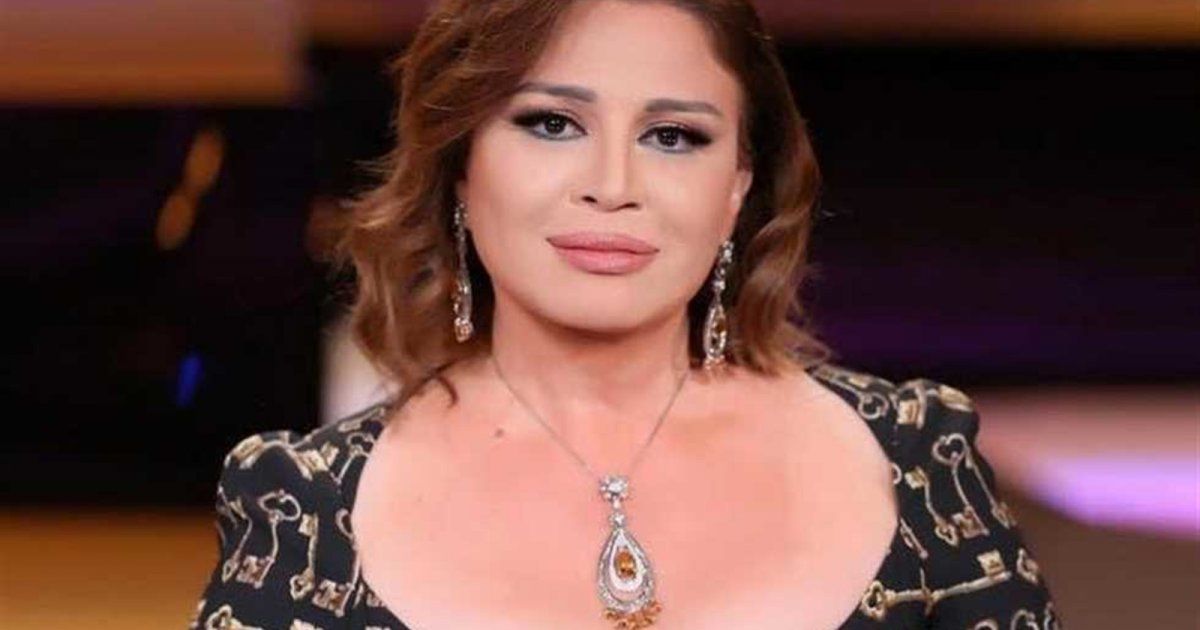 بالفيديو - إلهام شاهين تحتفل بخطوبة إبن شقيقها