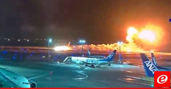 اشتعال النيران في طائرة ركاب في مطار طوكيو